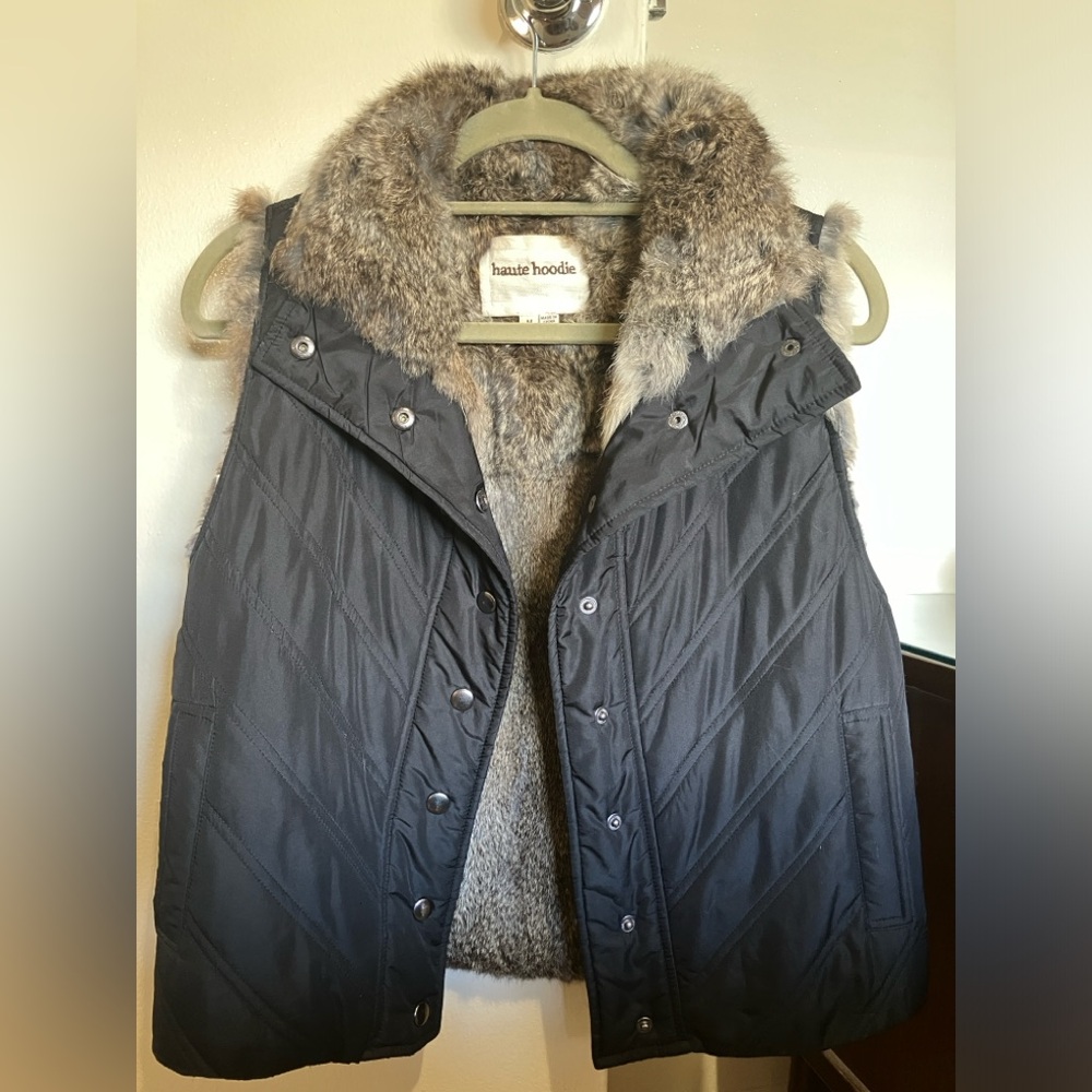 Women's Black Quilted Vest with Faux lined Collar and inside